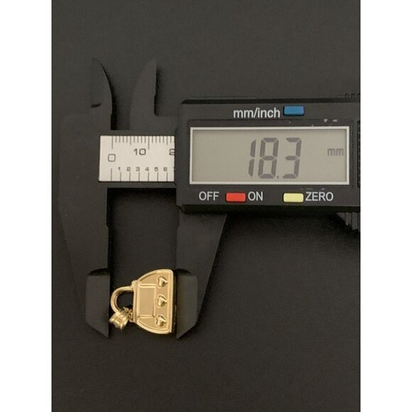 18K Gold Pendant Padlock 2.15 grams - Picture 5 of 10